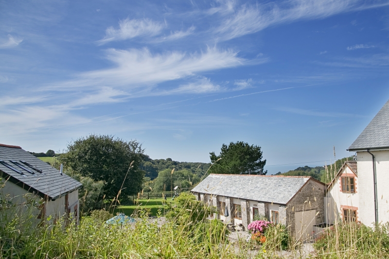 8 cottages & lodges overlooking the sea