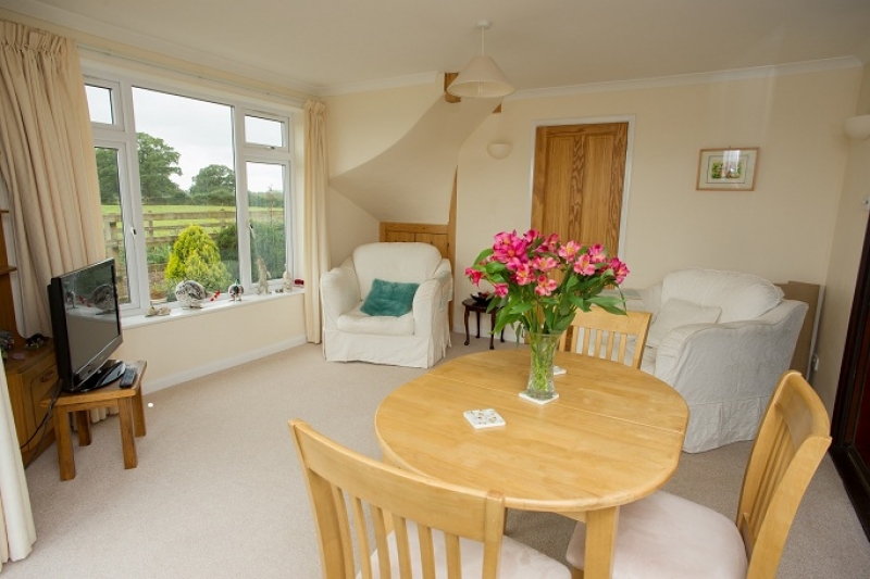 Guest breakfast and sitting room