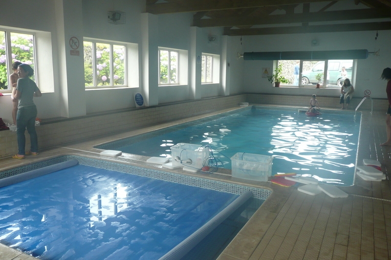 usage of neighbouring heated indoor pool