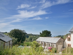 8 cottages & lodges overlooking the sea