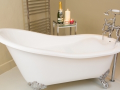 Slipper bath in bedroom