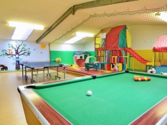 Play barn with softplay, pool table & table tennis