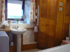 Bathroom with Jacuzzi bath